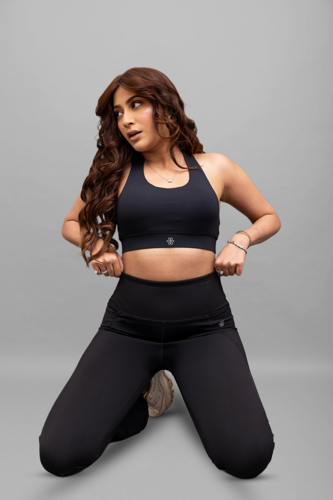 T-Criss Cross Noir Sports Bra & Contour-Fit Noir Leggings "Activewear Set"
