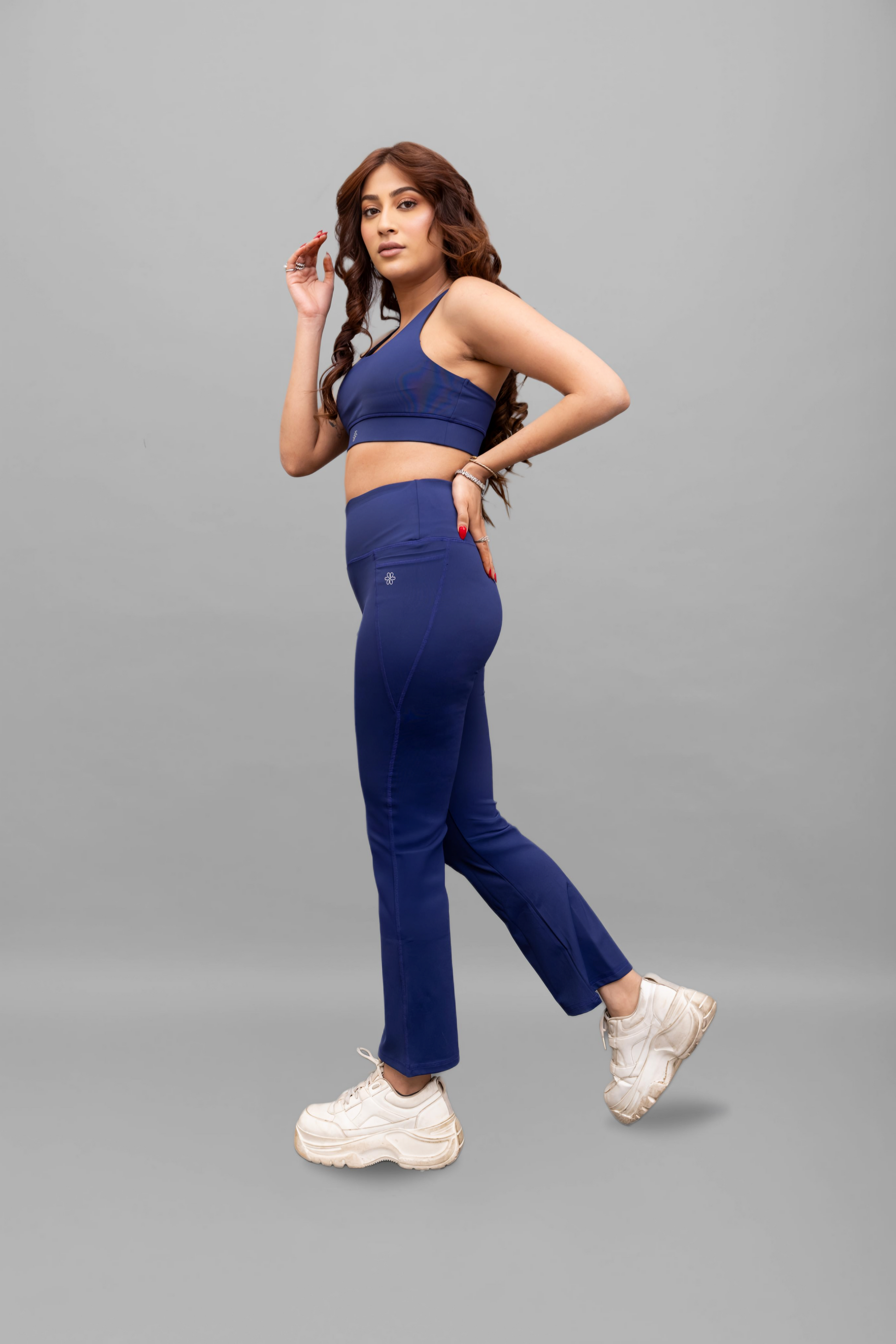 Essential Noir Flare pants