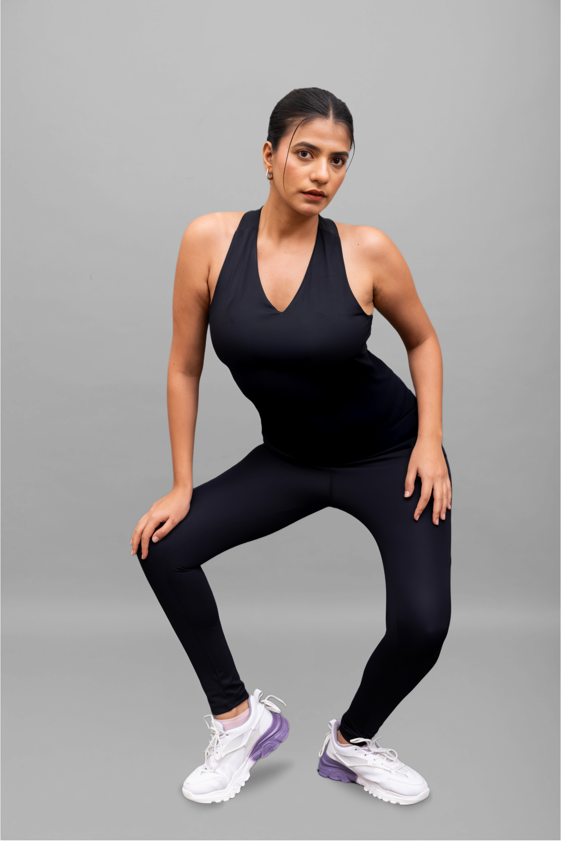 Grace V-Neck Noir Tank & Contour-Fit Noir Leggings