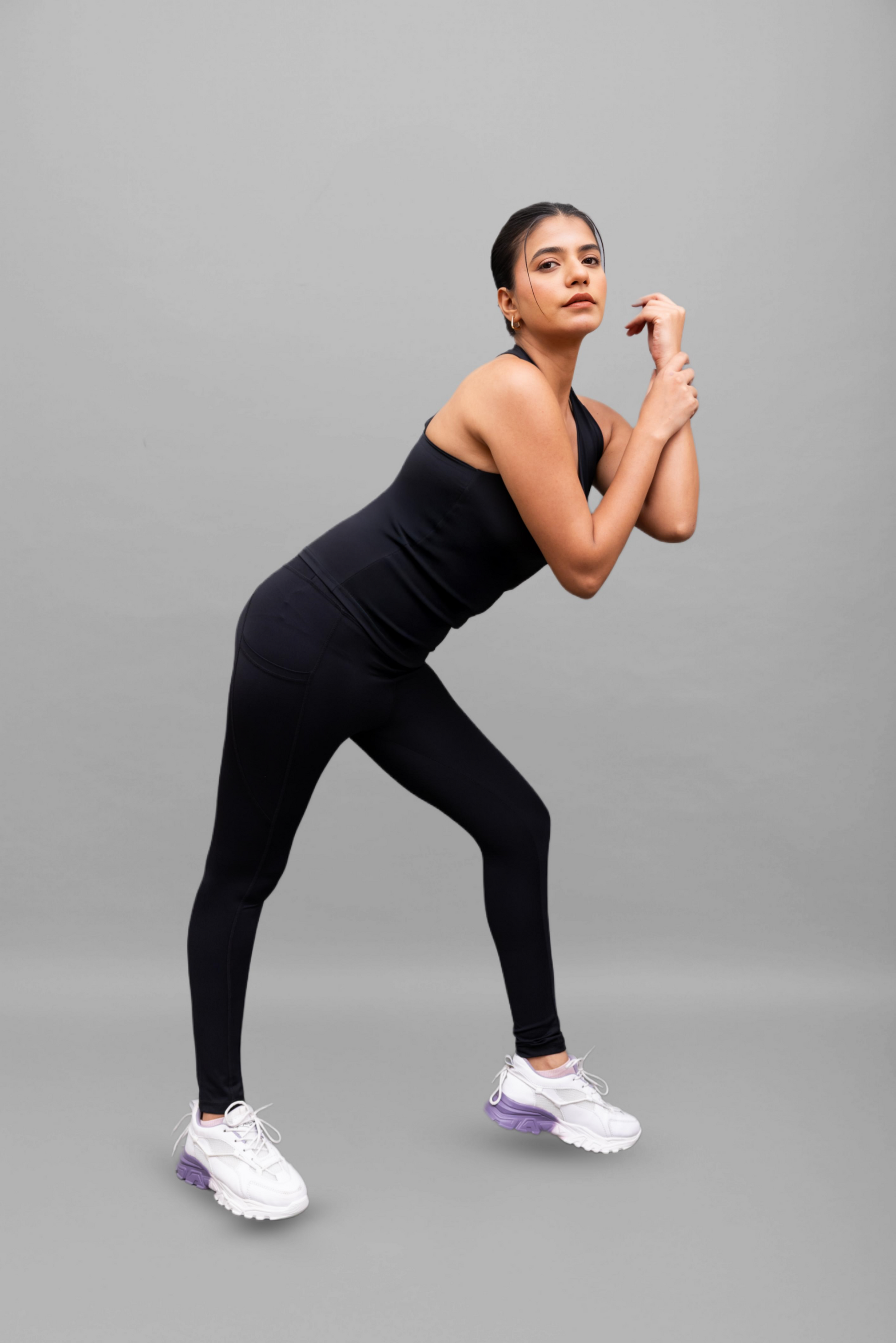 Grace V-Neck Noir Tank & Contour-Fit Noir Leggings