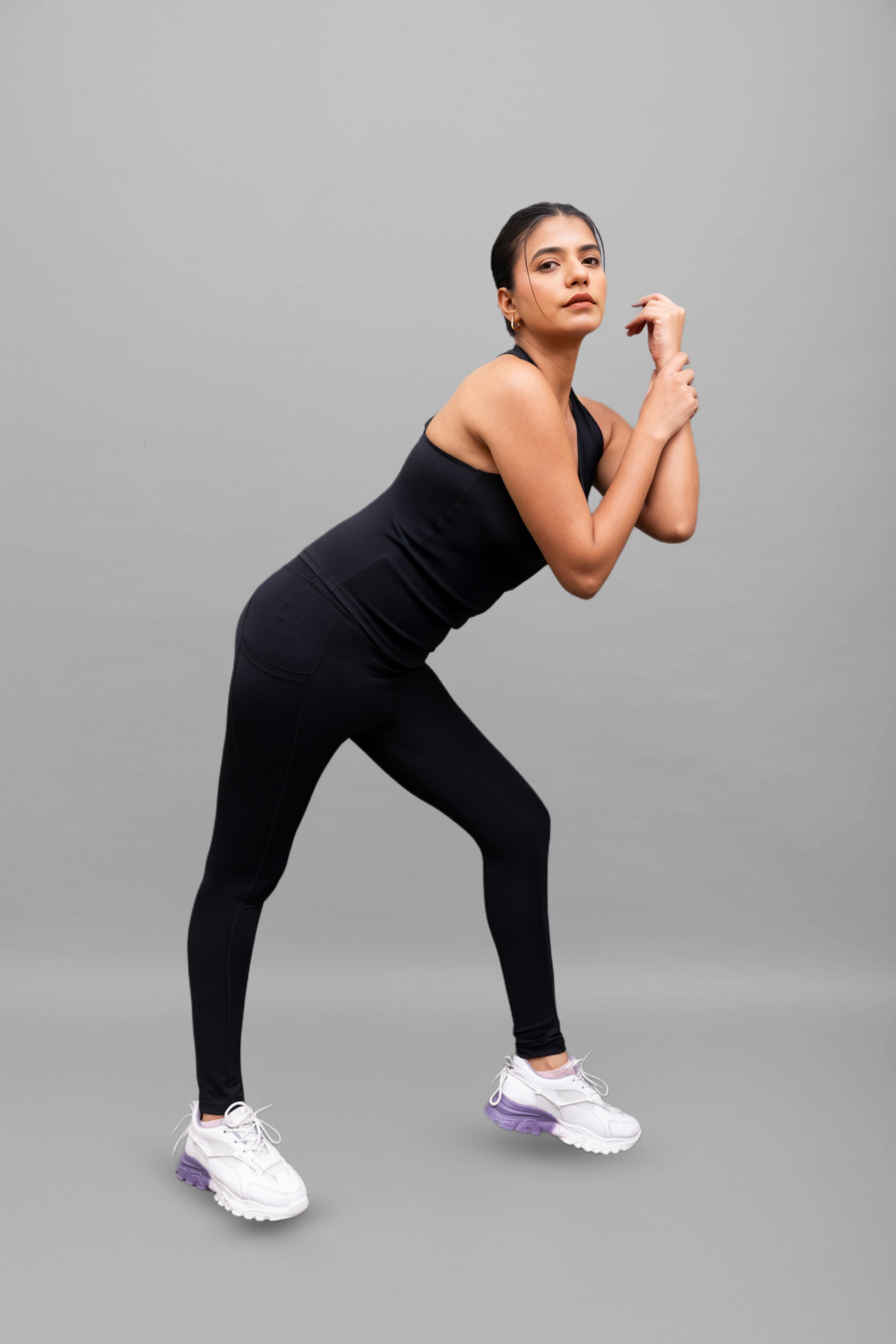 Grace V-Neck Noir Tank & Contour-Fit Noir Leggings