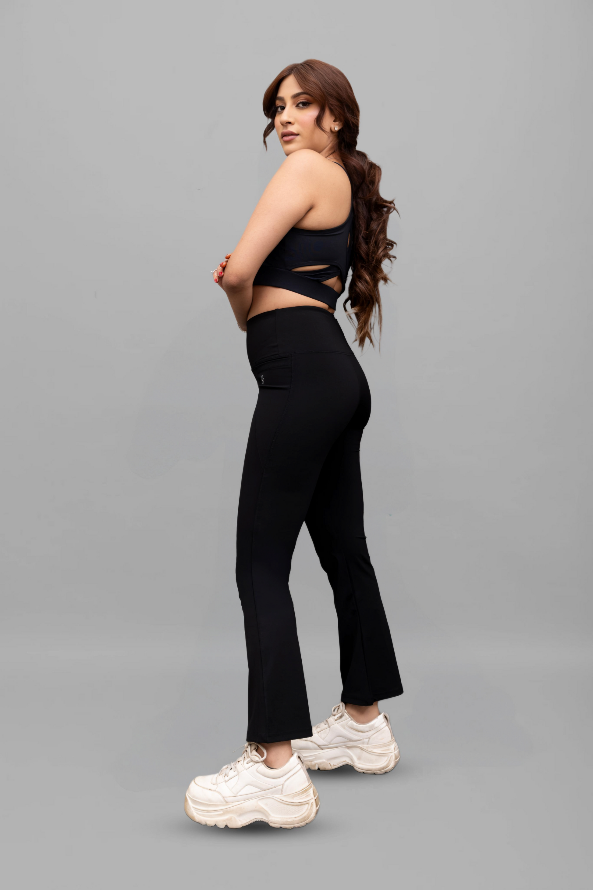 Essential Noir Flare pants