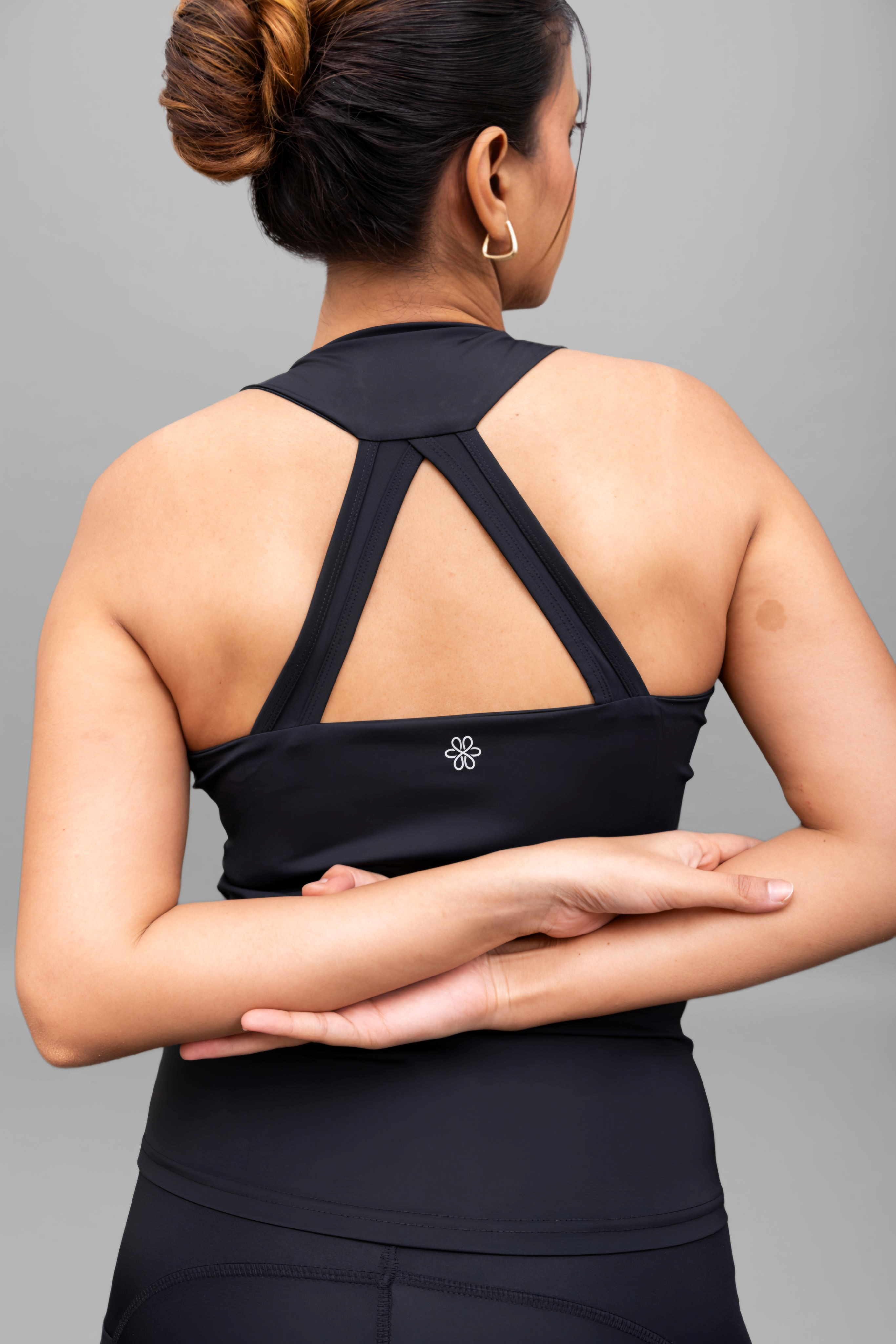 Grace V-Neck Noir Tank & Contour-Fit Noir Leggings