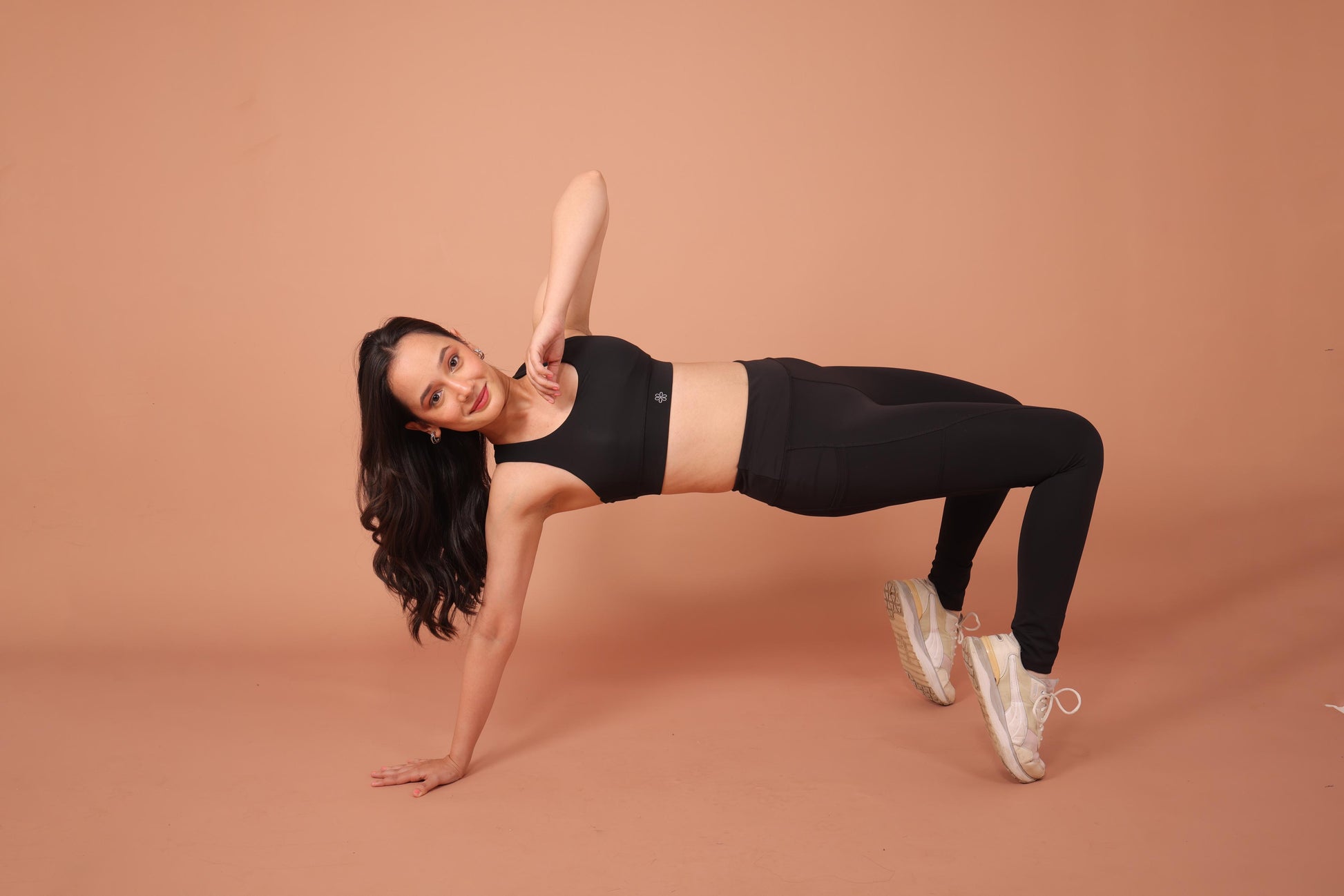 T-Criss Cross Noir Sports Bra & Contour-Fit Noir Leggings "Activewear Set"