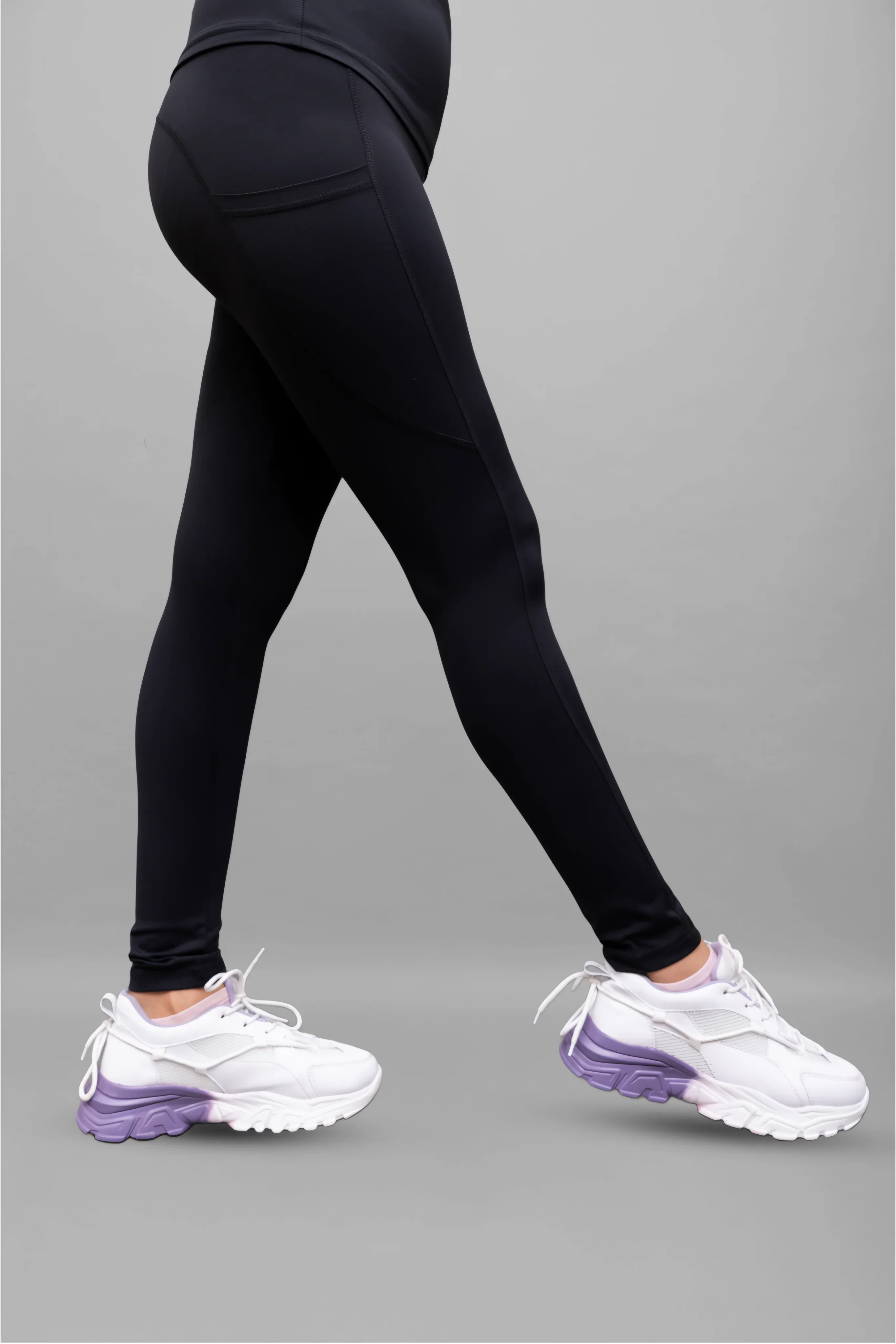 Contour-Fit Noir Leggings