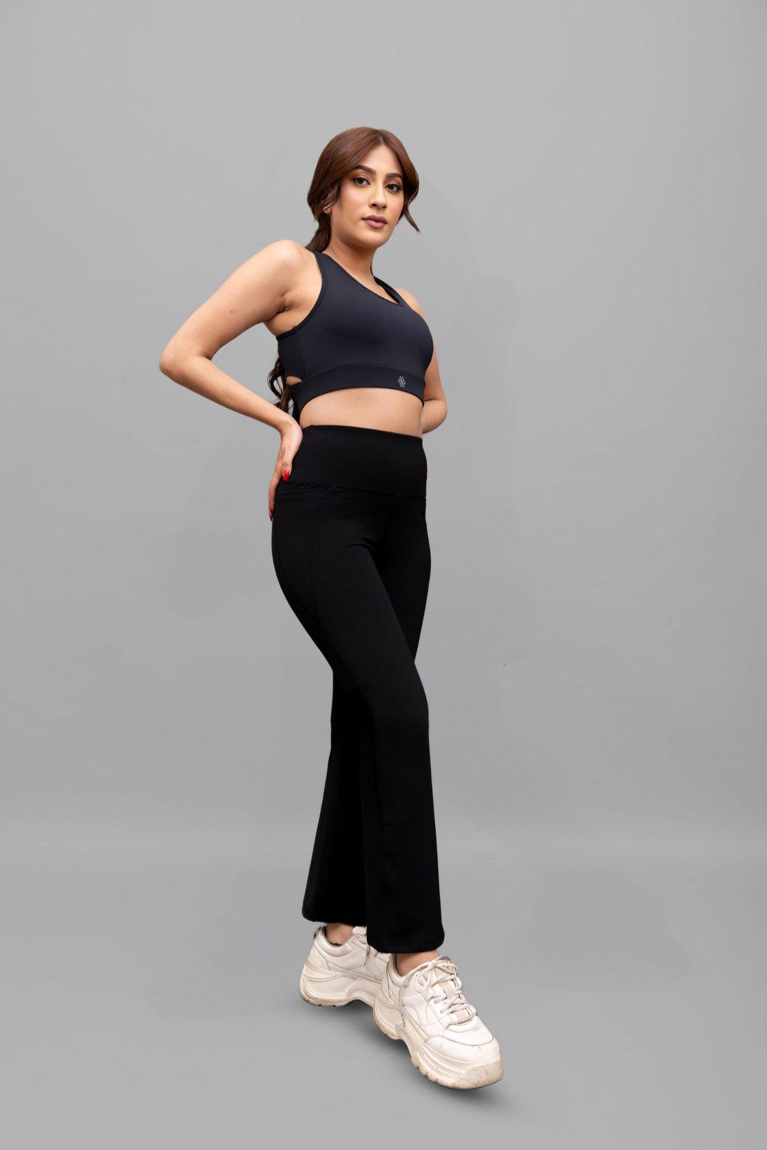 Essential Noir Flare pants