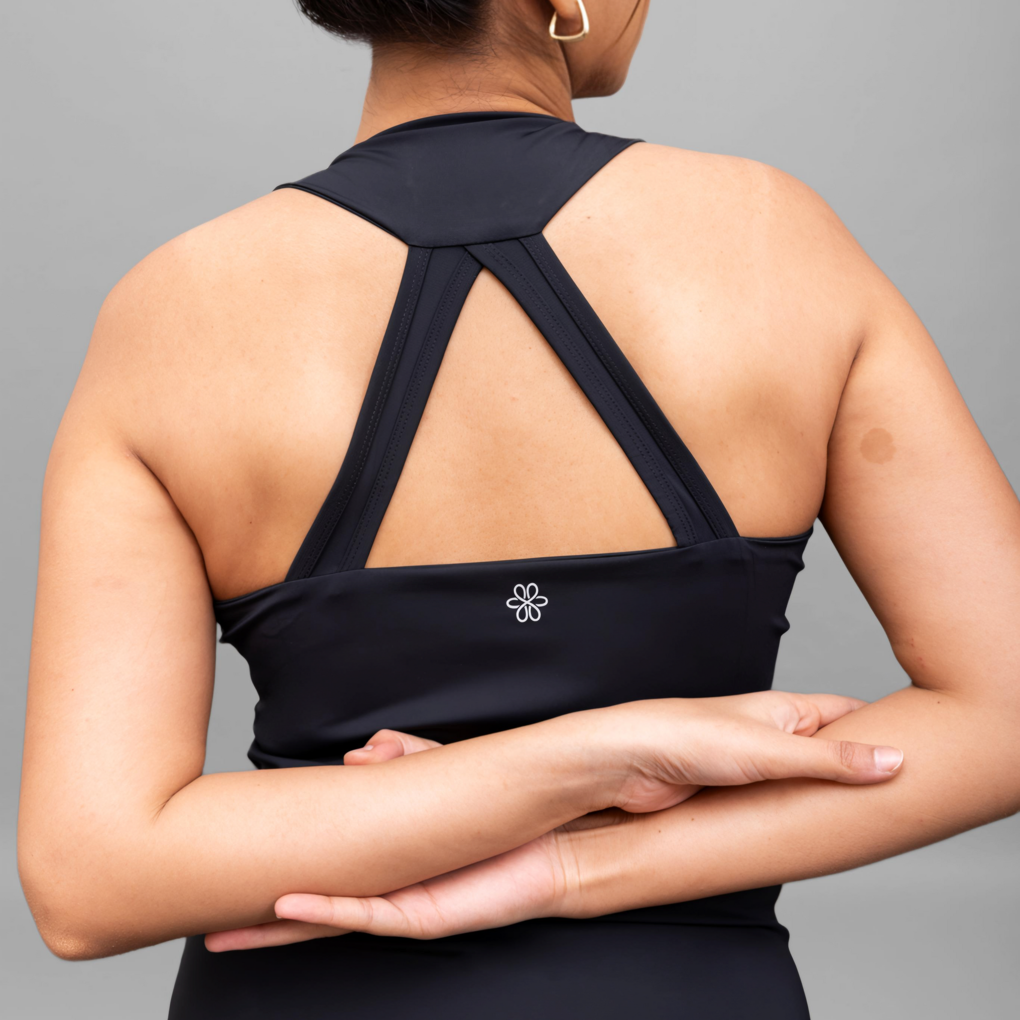 Grace V-Neck Noir Tank & Contour-Fit Noir Leggings