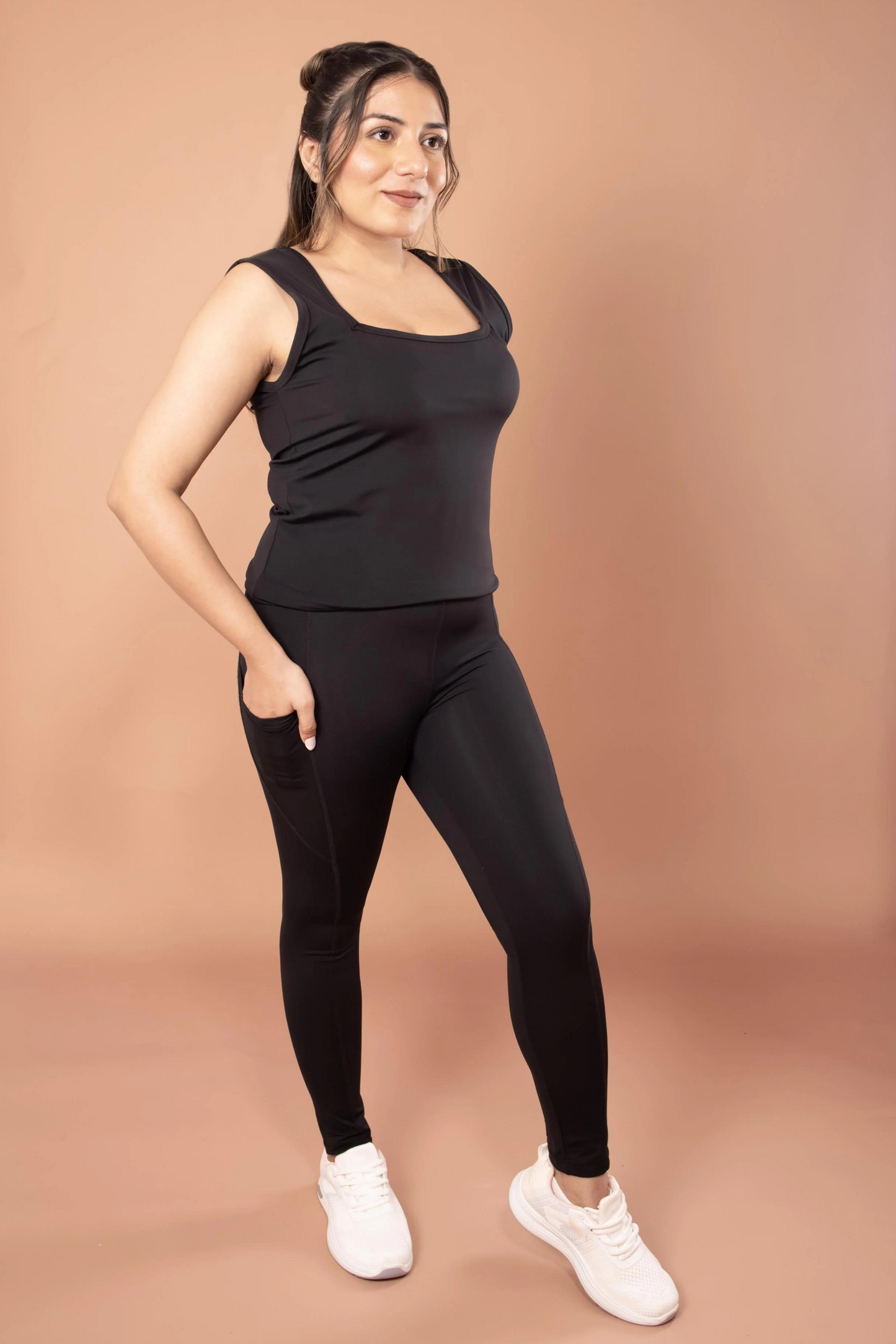 Contour-Fit Noir Leggings